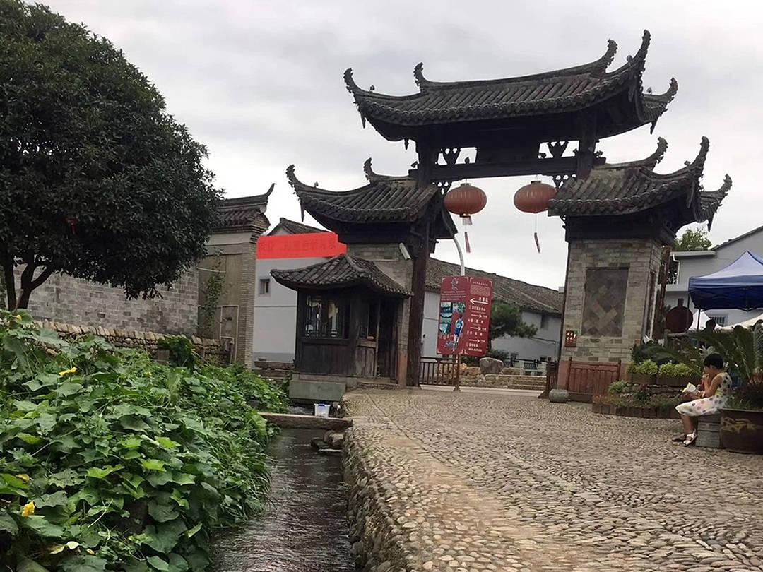 胃不好的人除了柿子，还要少吃下面这三种水果